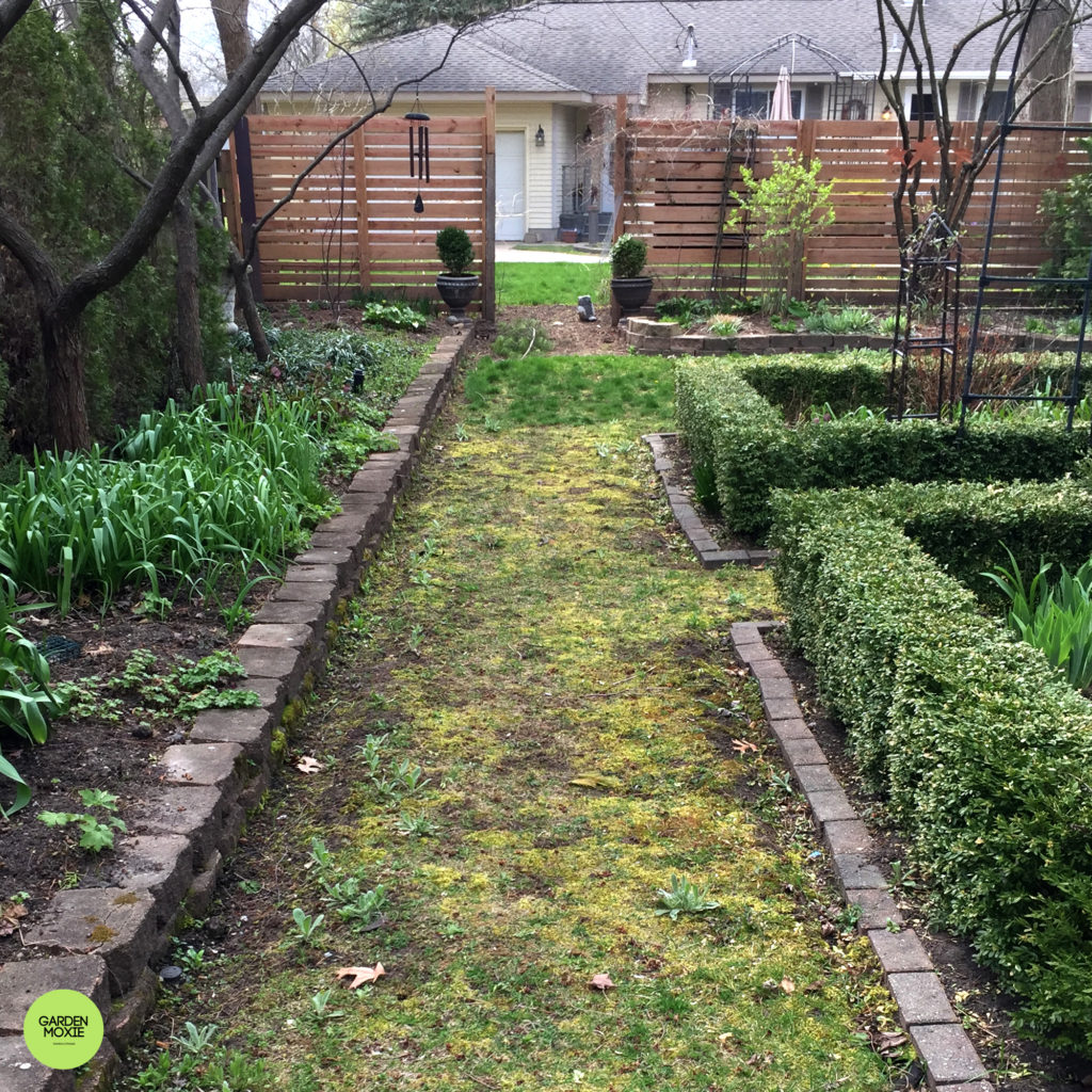 Garden path and gates 2000px