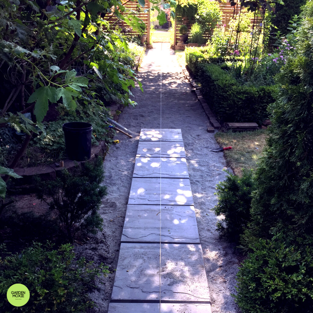 Laying patio blocks 2 2000px
