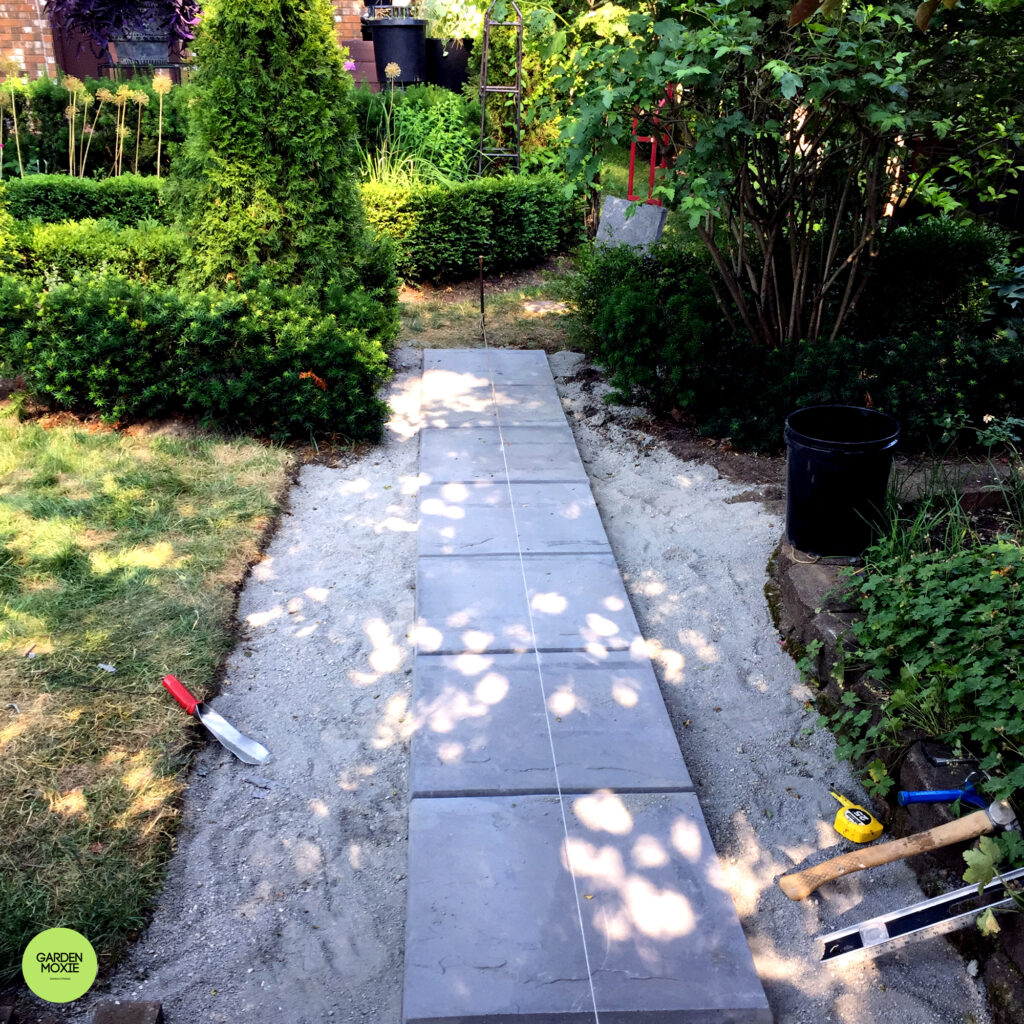Laying patio blocks 2000px