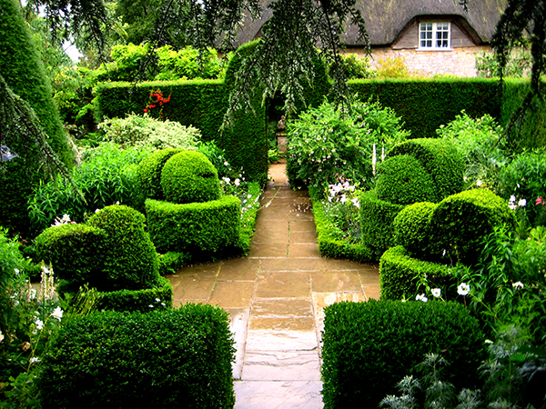 Garden design priciples seen at The garden at Hidcote